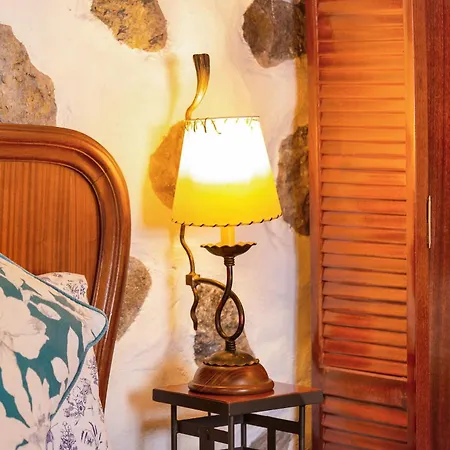 Casita Roque Nublo * Tejeda (Gran Canaria)