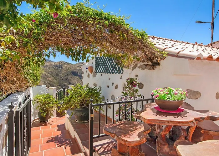 Casita Roque Nublo * Tejeda (Gran Canaria)